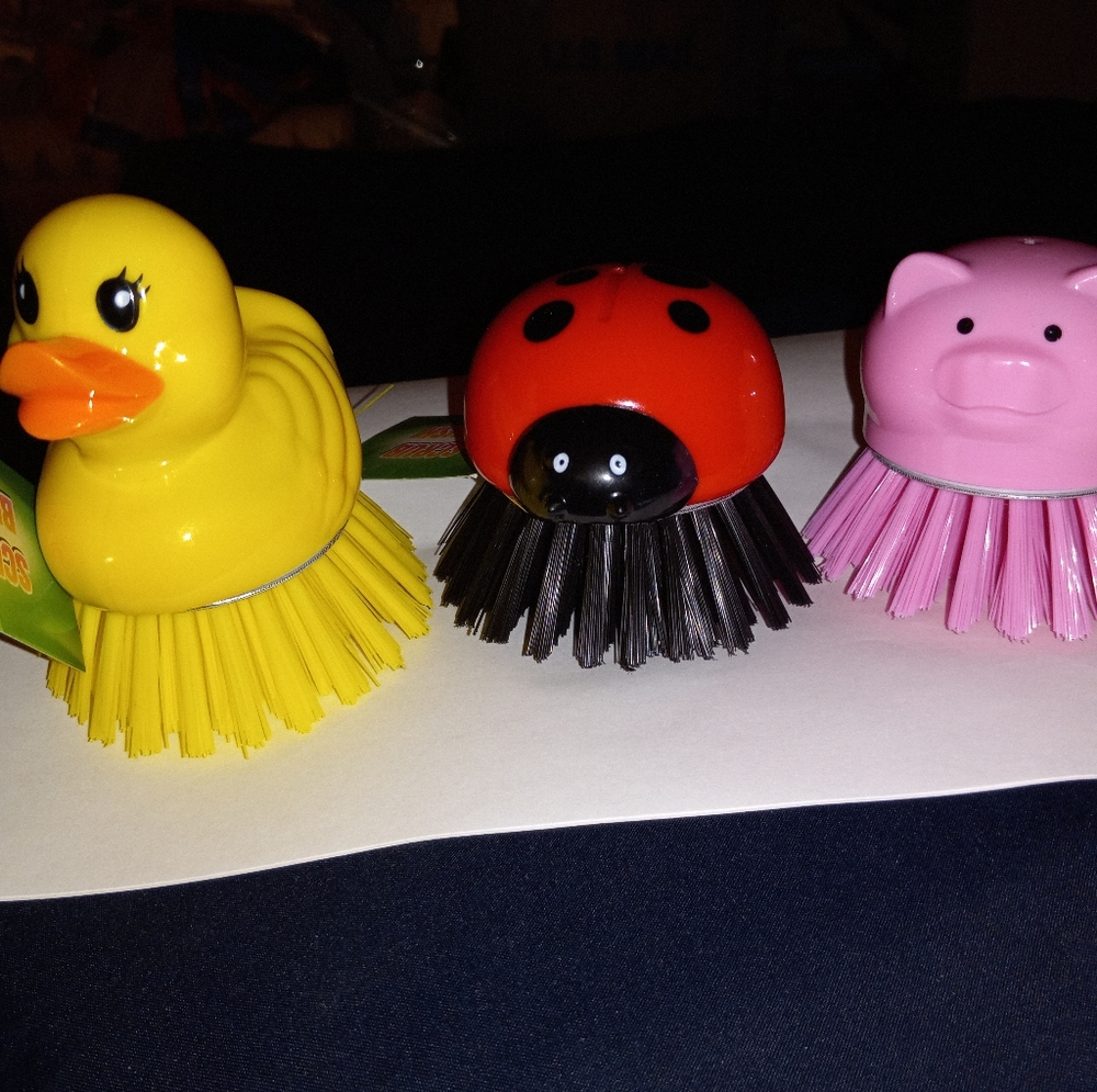 3 Scrub Brushes
